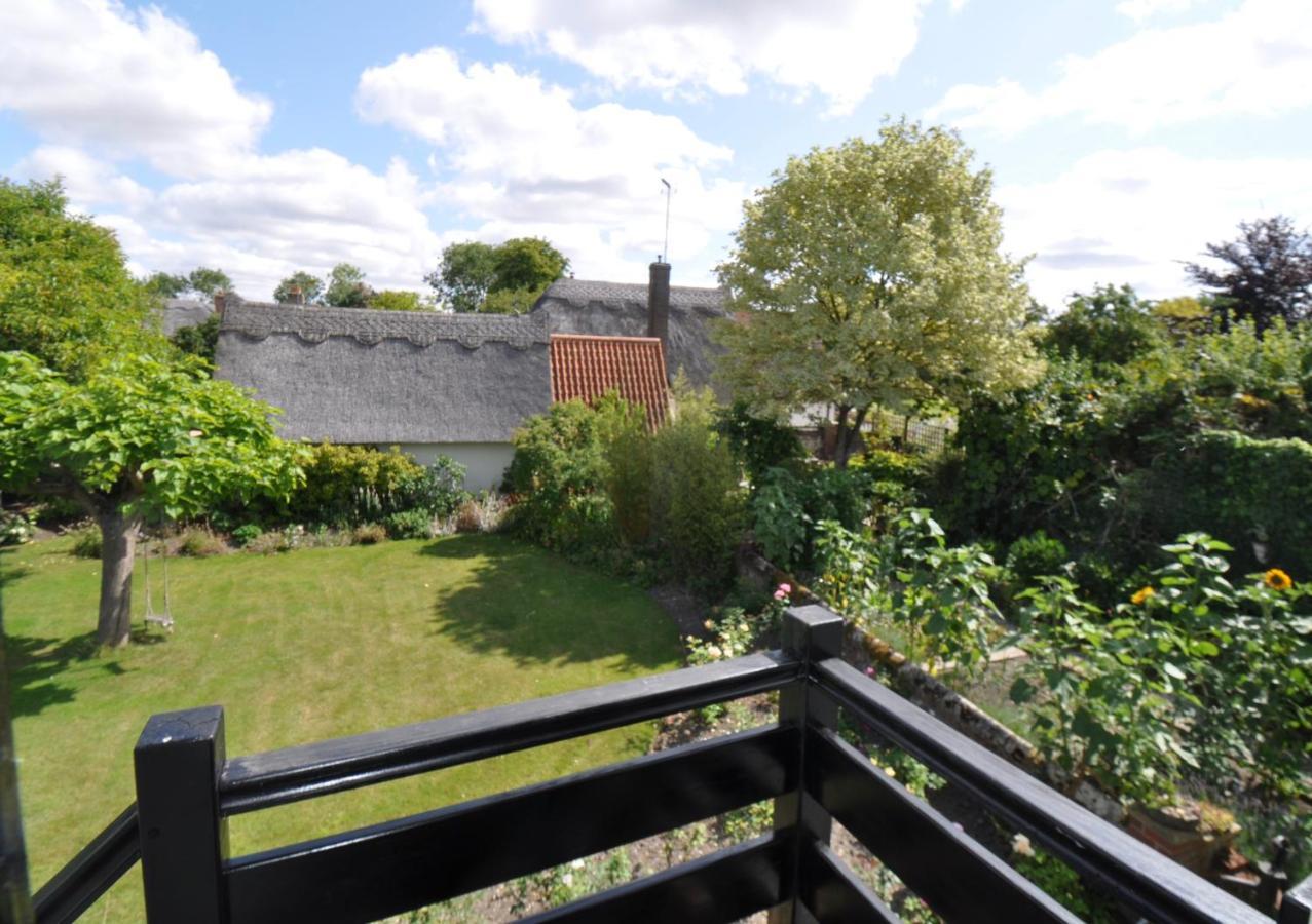 Chequer Cottage Horseheath Exterior photo