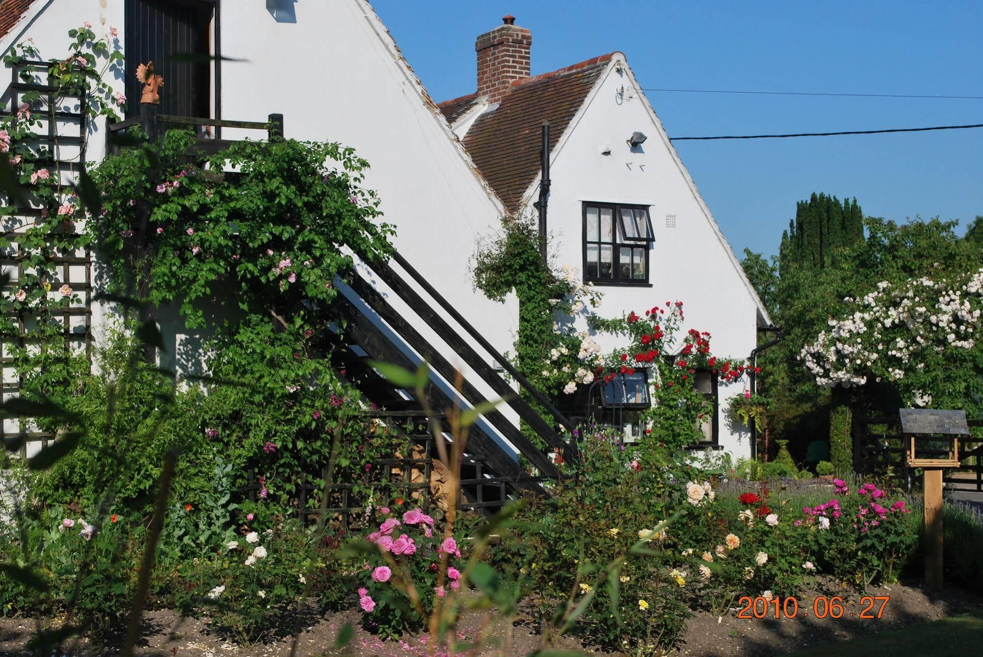 Chequer Cottage Horseheath Exterior photo